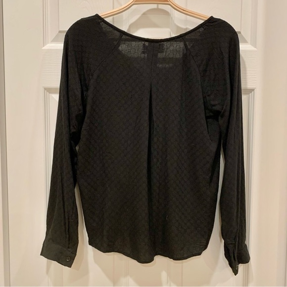 Black Textured Shadow Print Twist-Front Long-Sleeve Woven Shirt Top - Picture 6 of 7